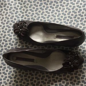 Iridescent Plum Heels with Flower Adornment